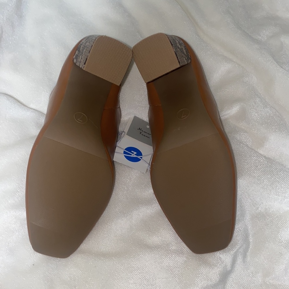 🛍️NWT Adorable snake skinned booties! - Picture 6 of 6